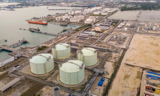 Rozmowy pokojowe USA-Iran pod znakiem zapytania, a poziom zapełnienia magazynów maleje
